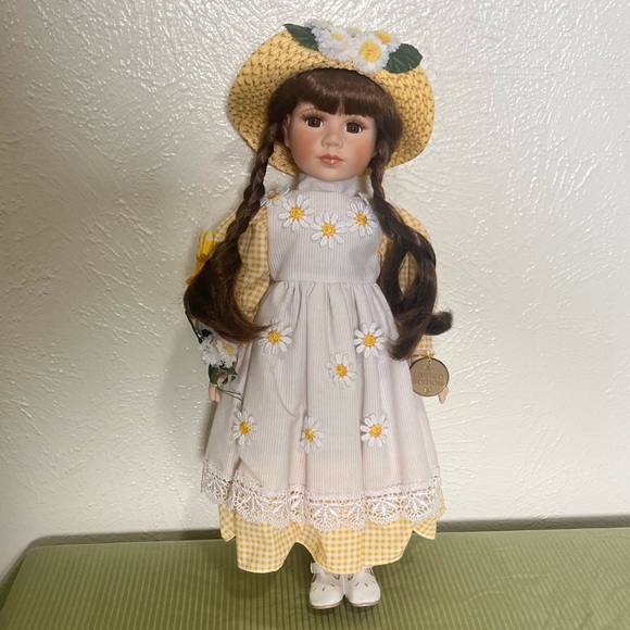 Vintage limited edition Crowne fine porcelain doll with cute sunflower accents - Picture 3 of 13